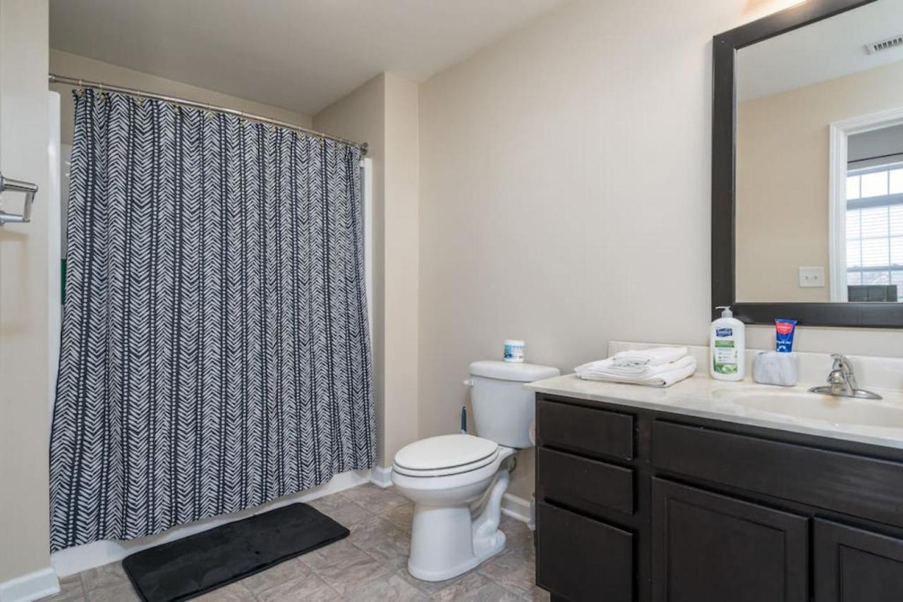 Private Bed Downtown Indy - Shared Indianápolis Exterior foto